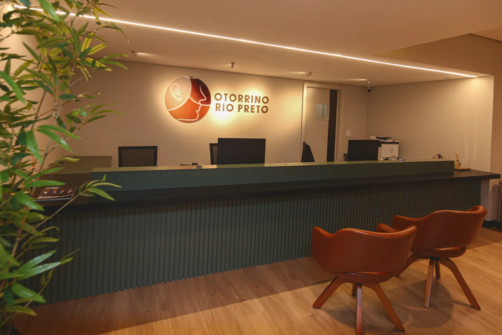 Balcão de recepção da clínica Otorrino Rio Preto